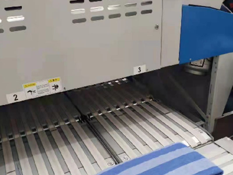 类乌齐巾类折叠机-01